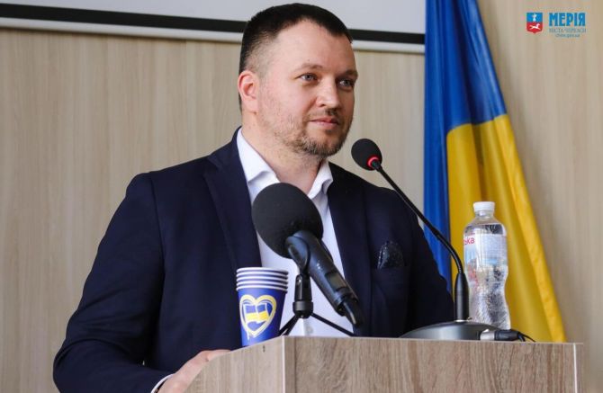 2025-12-11-13.55.23-1280x836