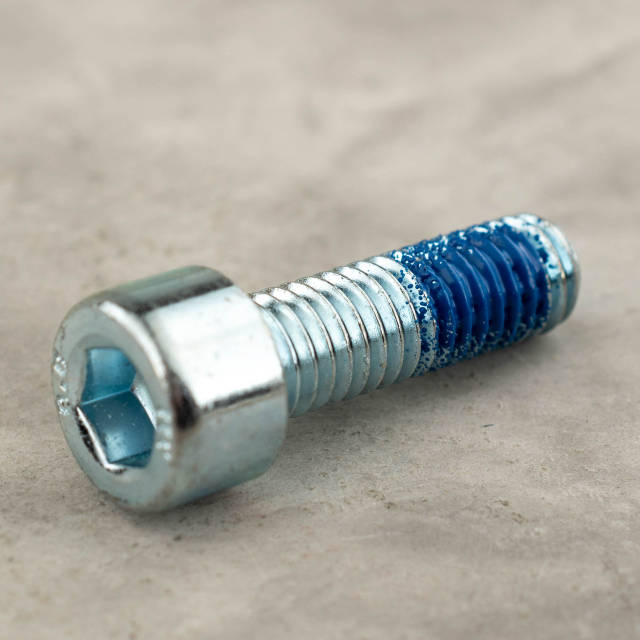 4253838116_w1280_h640_vint-pod-shestigrannik