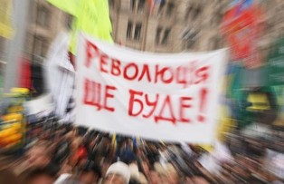 Учасники акції протесту проти ухвалення нового Податкового кодексу на Майдані Незалежності у Києві 22 листопада. Фото УНІАН