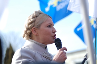 За відсутності «своїх», регіонали слухали Тимошенко