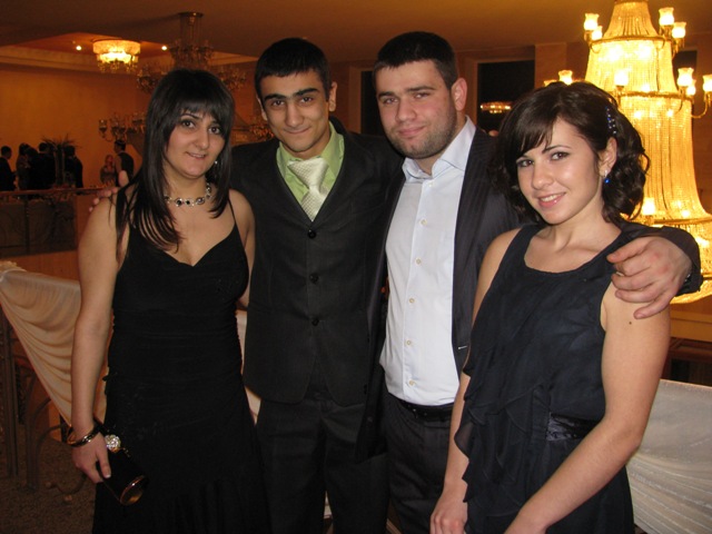 Нарек Казарян із сестрами й братом: «Серед присутніх – майже всі мої рідні й друзі…»