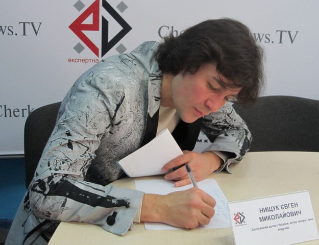 Автограф-сесія виконавця ролі молодого Шевченка в п’єсі "Тарас. Слова"