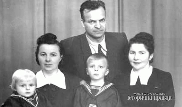 Олекса Гірник з родиною
