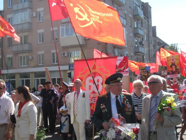 Сьогоднішній День Перемоги в Черкасах був більше схожий на мітинг комуністів і регіоналів