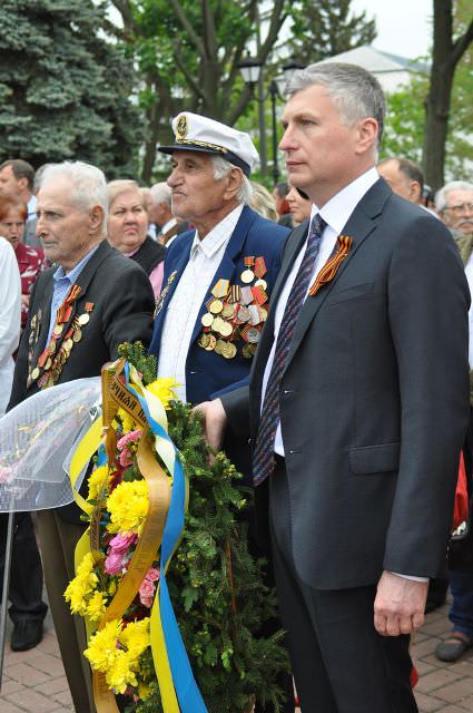 Покладання квітів до меморіалу загиблим у Великій Вітчизняній війні