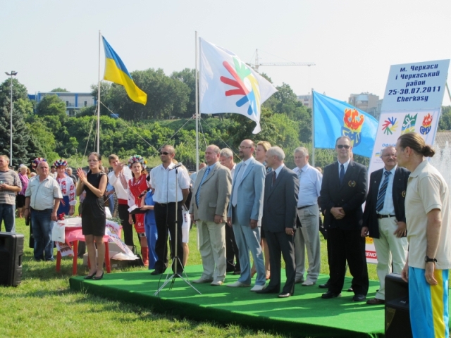 Керівництво Черкас та області на відкритті змагань 