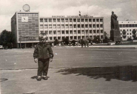 Олександр Хамаза навпроти Головпоштамту (1971 рік)