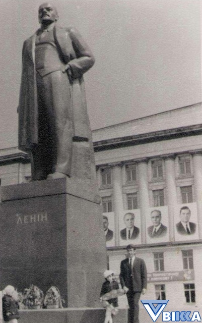 Володимир Глухов із племінницею (Соборна площа, 1968 рік)