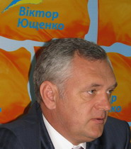 Коли у 2006 році "Наша Україна" була партією влади, до першої п'ятірки входив Герой України, директор черкаського "Азоту" та заввідділенням обласної лікарні