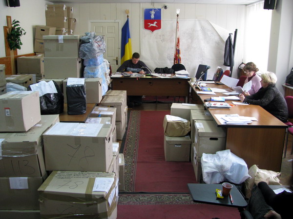 Черкаська міська виборча комісія продовжує приймати протоколи і проводити офіційний підрахунок голосів