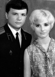У 1978-му році розвідник Володимир Різун разом з дружиною Тетяною та дітьми втік до Великобританії. Результат - смертний вирок Військової колегії Верховного суду СРСР