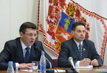 Звільнення Майбороди має пройти за відсутності мера і під головуванням регіонала Горкуна (на фото праворуч)