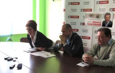 На прес-конференції опозиції в Черкасах Леонід Даценко був присутній віртуально: він говорив з мобільного