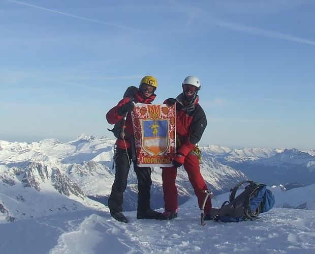 Це не перше підкорення світових вершин черкаськими альпіністами. Протягом останніх двох років наші спортсмени вже зуміли здійняти прапор Черкас на піках таких гір, як: Селла, Ельбрус, Брно, Говерла...