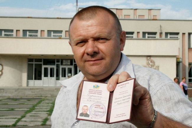Одним з перших партійний квиток у Чорнобаївському районі отримав Валерій Черінько. З 2005-го року організація зросла з п'яти членів до трьох тисяч.