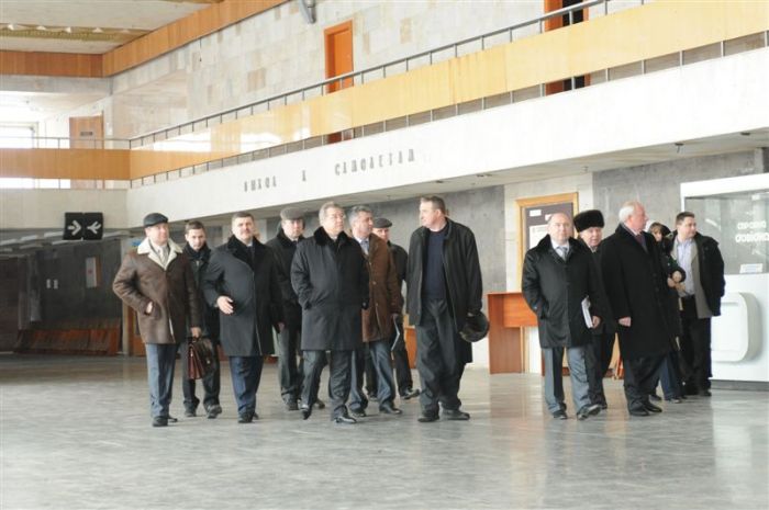 Губернатор інспектує черкаський аеропорт, 27 січня 2011року (фото - прес-служба ОДА)